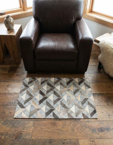 2' 1 x 3' Cowhide Rug
