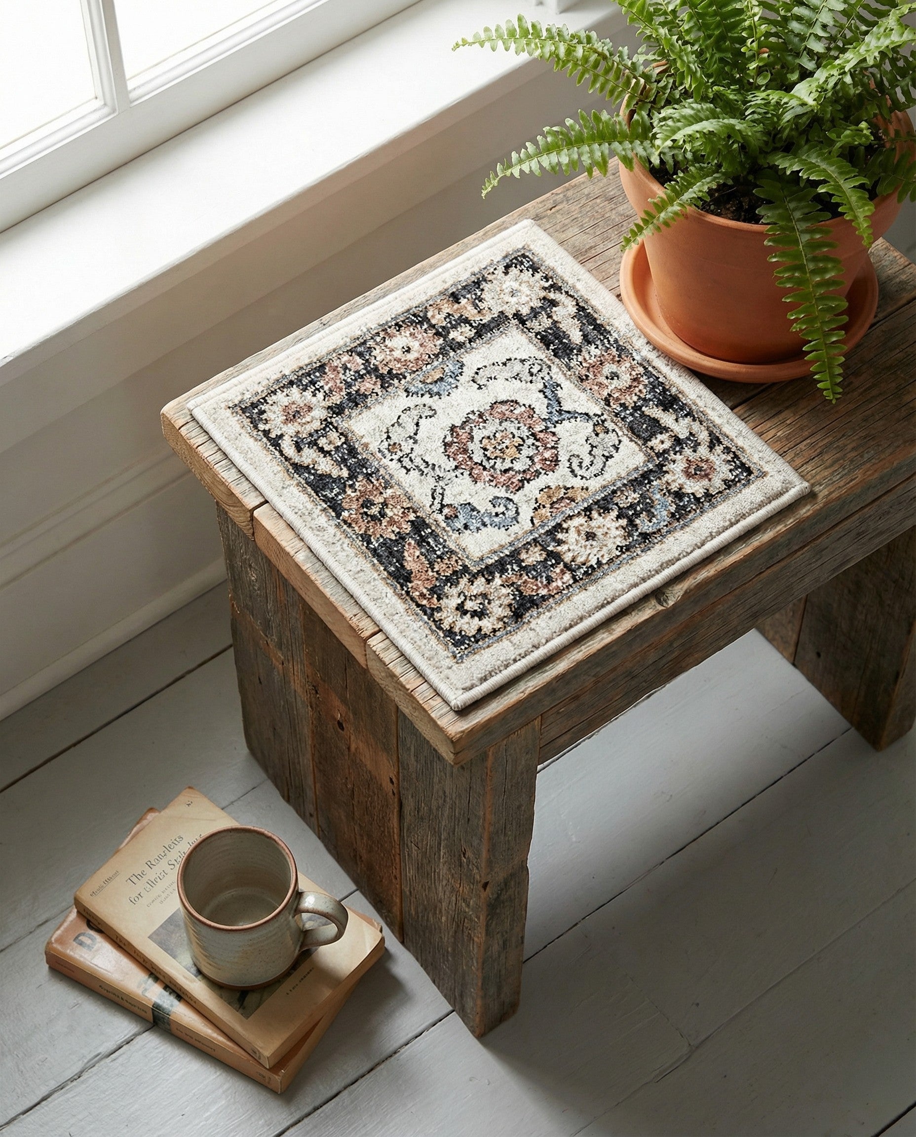 1' 4 x 1' 4 Eco Traditional Sample Rug