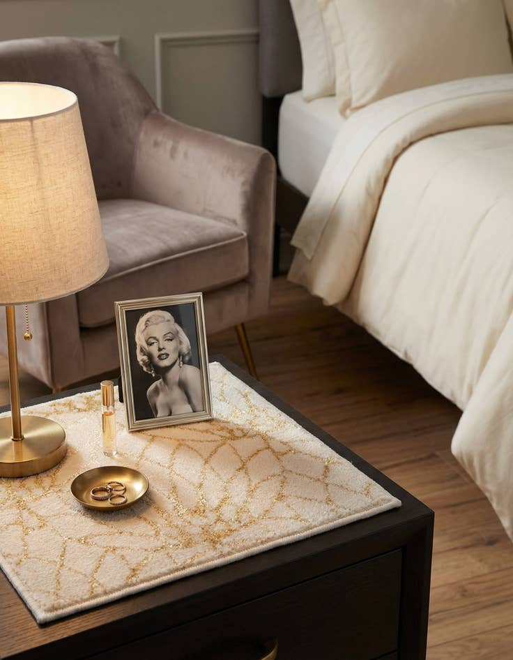 Detail image of 1' 4 x 1' 4 Marilyn Monroe&trade; Glam Dahlia Sample Rug