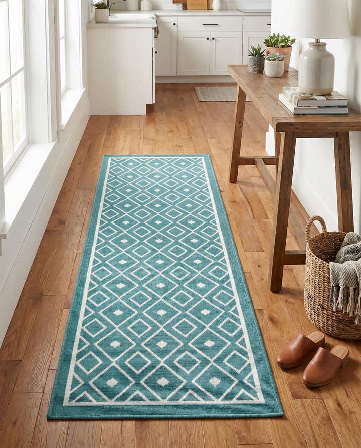 2' x 6' Easy-Clean Lattice Indoor / Outdoor Runner Rug