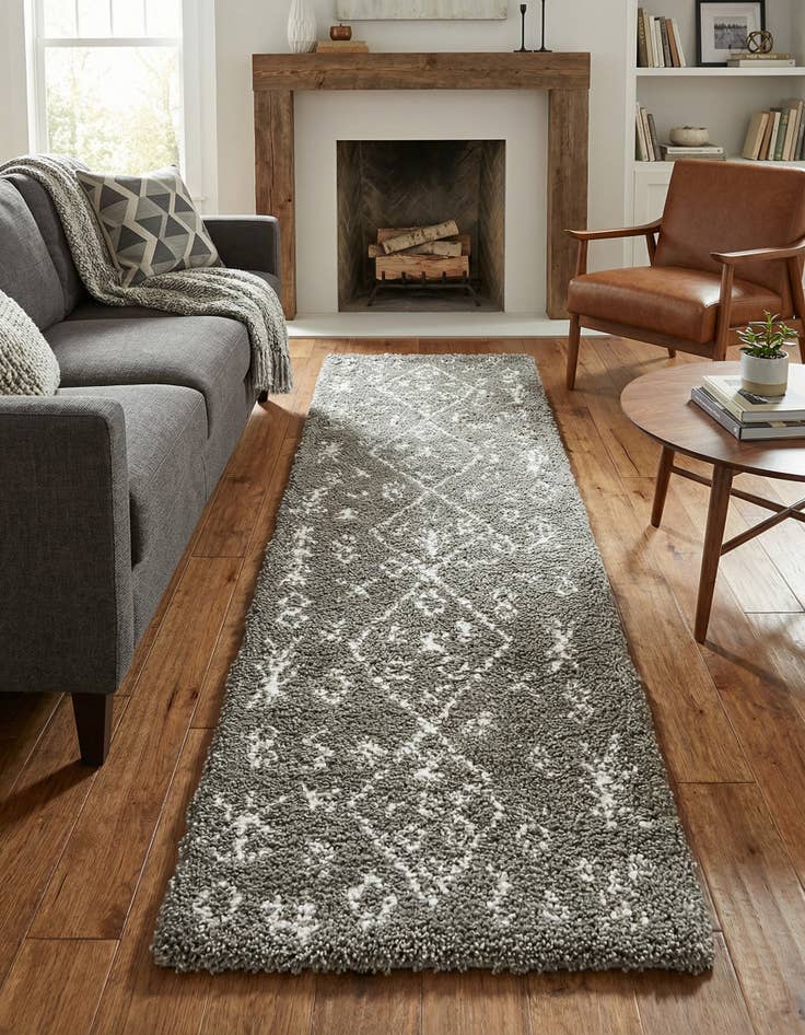 Detail image of 2' 7 x 6' Marrakesh Shag Runner Rug