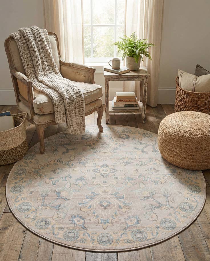 Detail image of 6' x 6' Victoria Round Rug