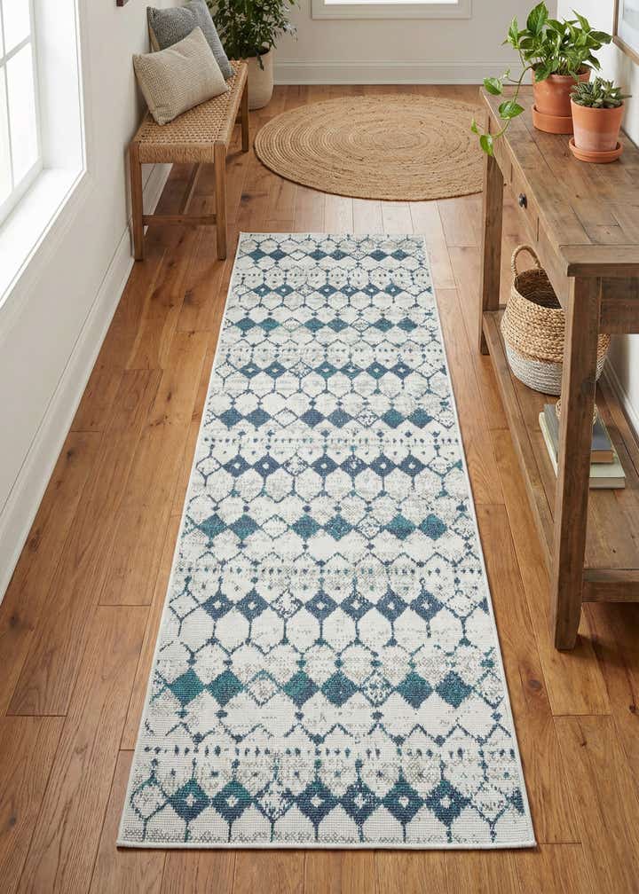 2' x 6' Easy-Clean Lattice Indoor / Outdoor Runner Rug