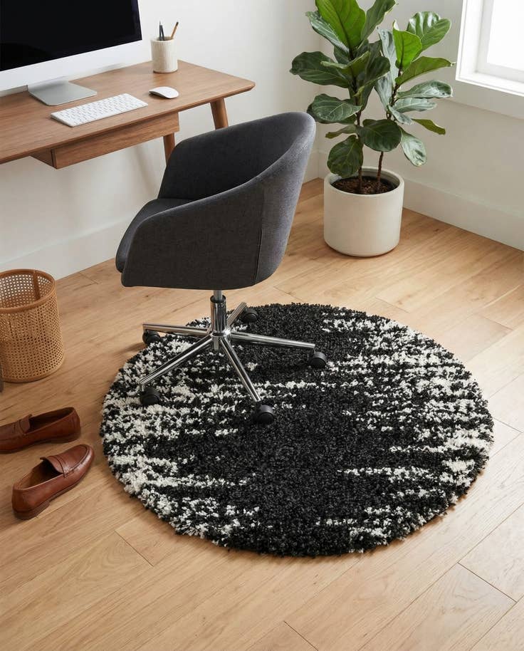 Detail image of 3' 3 x 3' 3 Serenity Shag Round Rug