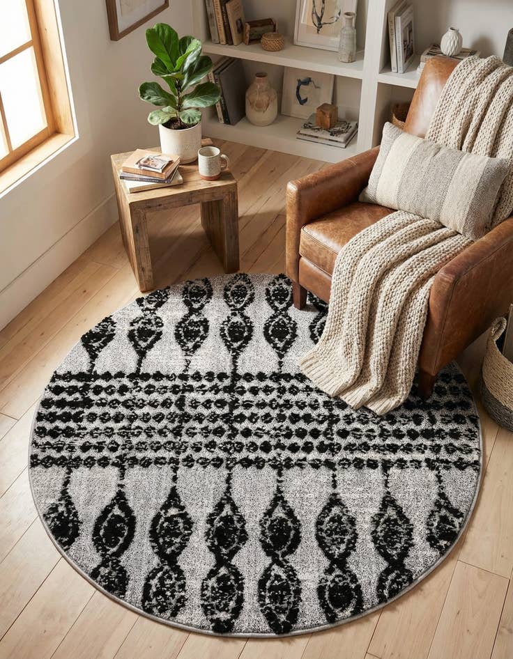 Detail image of 4' x 4' Cherokee Round Rug