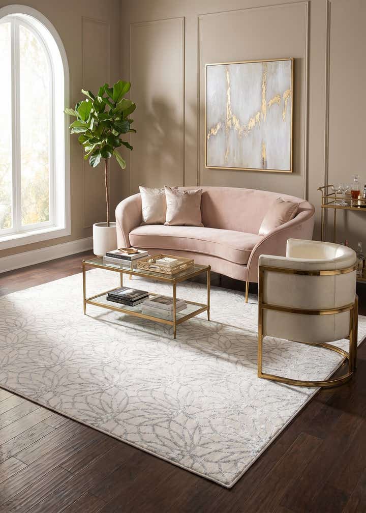 7' x 10' Marilyn Monroe™ Glam Dahlia Rug