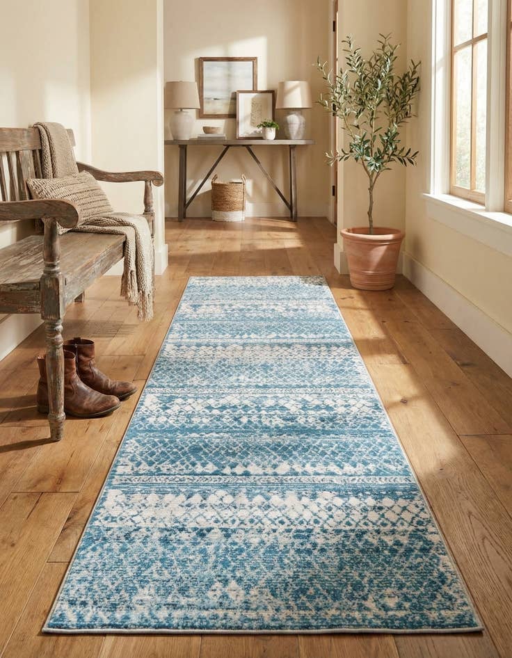 Detail image of 2' 7 x 10' Leipzig Runner Rug