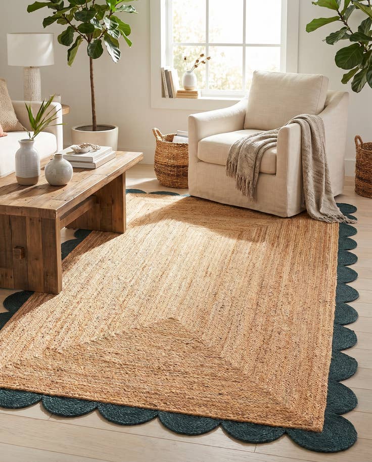 Detail image of 5' 1 x 8' Handmade Scallop Braided Jute Rug
