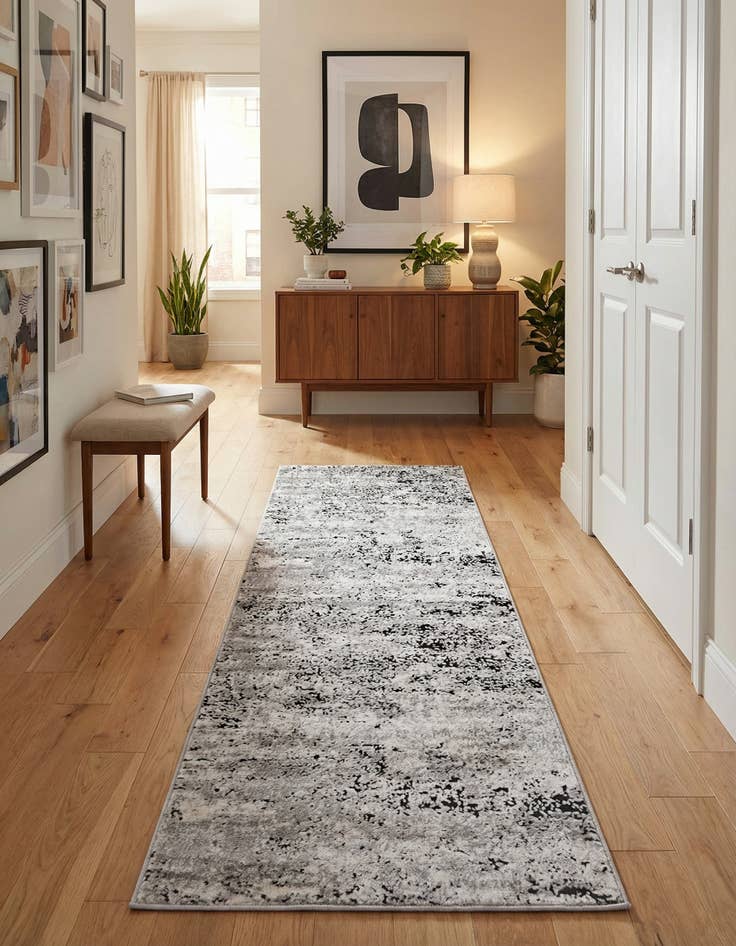 Detail image of 2' 2 x 6' Leipzig Runner Rug
