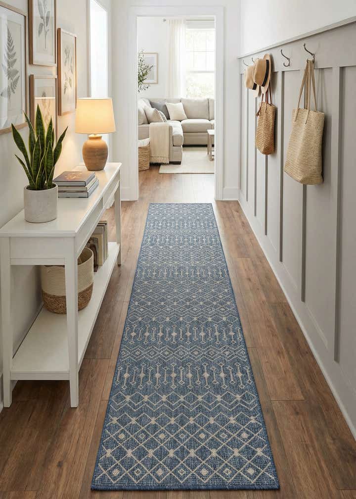 2' 7 x 14' Easy-Clean Trellis Indoor / Outdoor Runner Rug