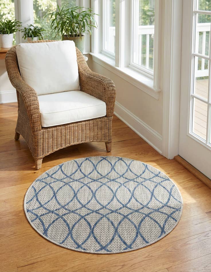 Detail image of 3' x 3' Easy-Clean Trellis Indoor / Outdoor Round Rug