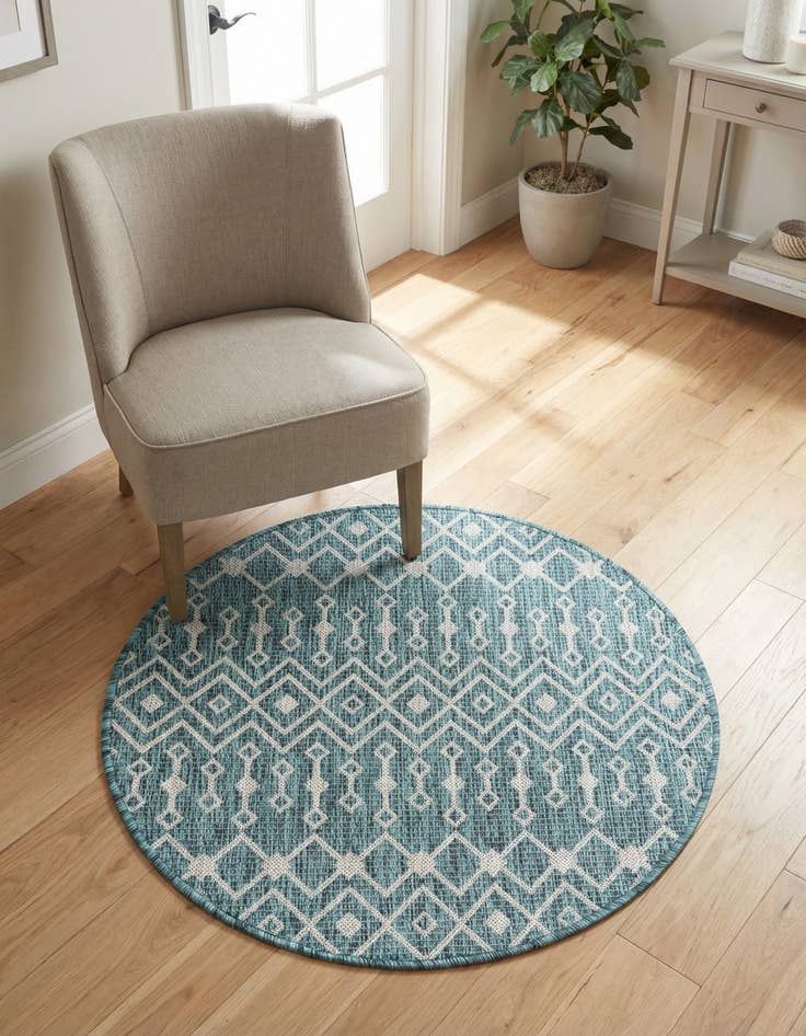 Detail image of 3' x 3' Easy-Clean Lattice Indoor / Outdoor Round Rug