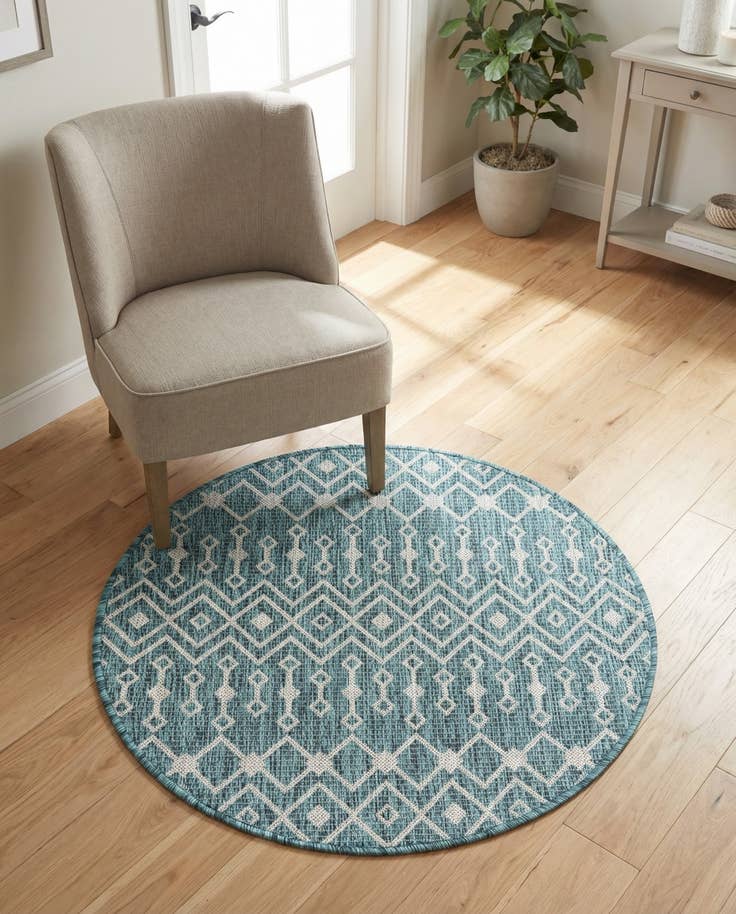 Detail image of 3' x 3' Easy-Clean Trellis Indoor / Outdoor Round Rug