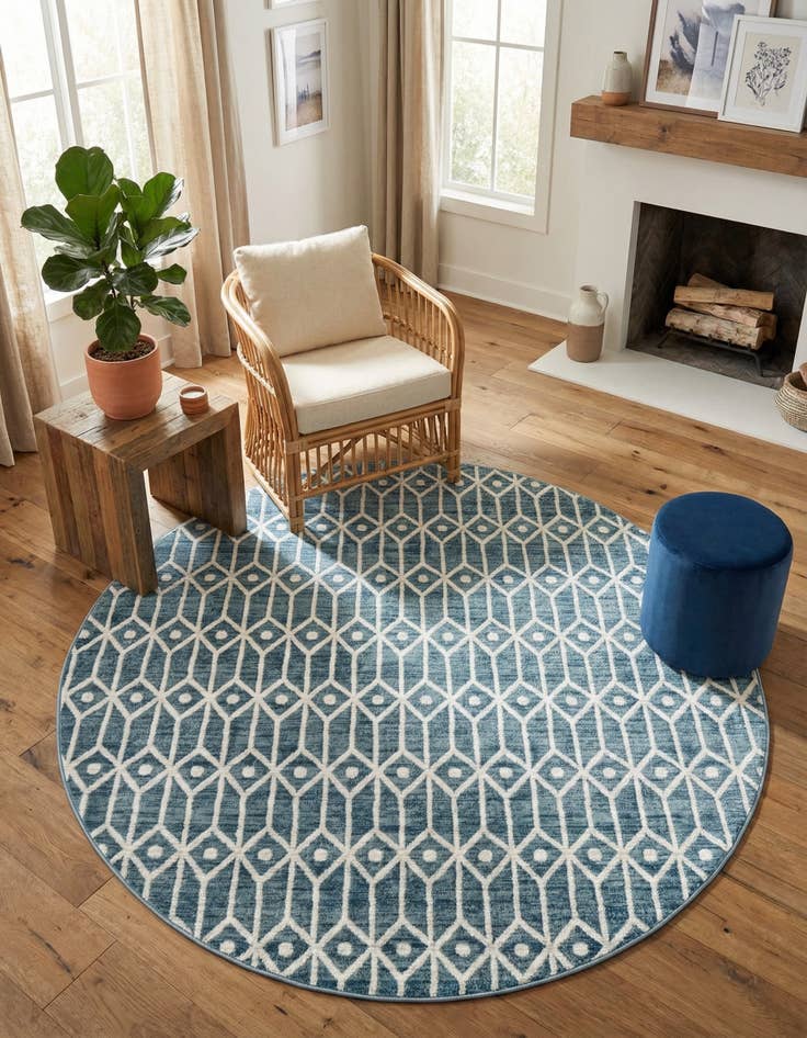 Detail image of 8' x 8' Lattice Trellis Round Rug