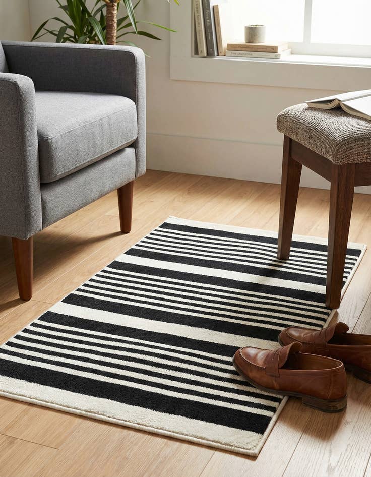 Detail image of 2' 3 x 3' Milano Rug