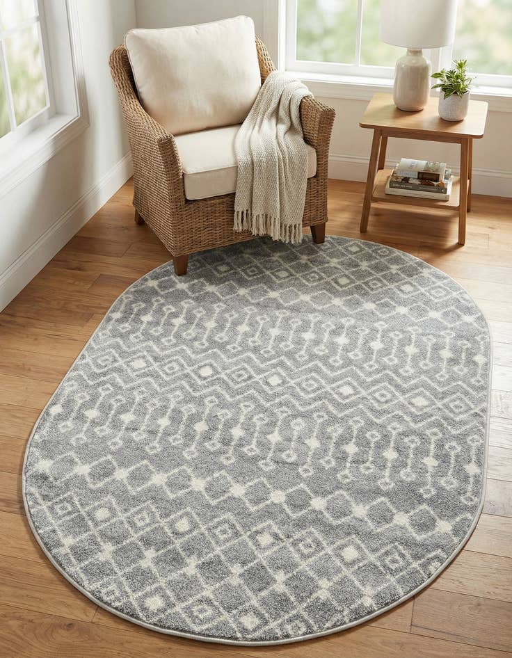Detail image of 4' x 6' Moroccan Trellis Oval Rug