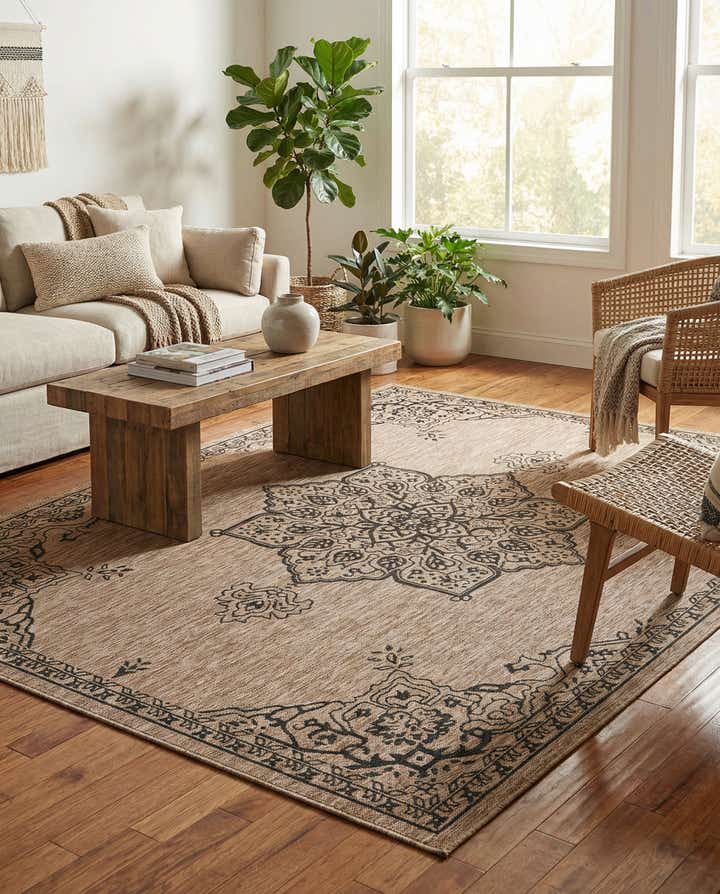 7' 10 x 10' Easy-Clean Traditional Indoor / Outdoor Rug