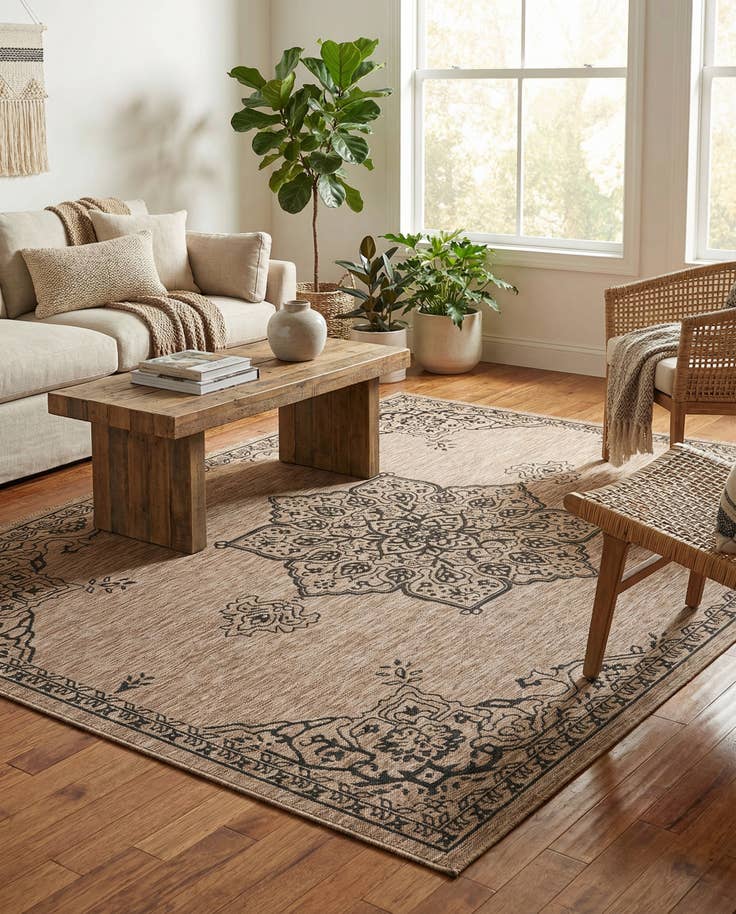 Detail image of 7' 10 x 10' Easy-Clean Traditional Indoor / Outdoor Rug