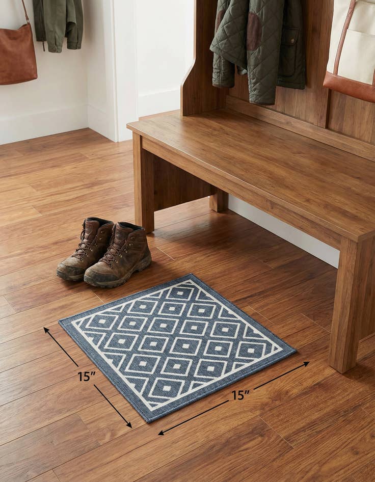 Detail image of 1' 3 x 1' 3 Washable Lattice Indoor / Outdoor Sample Rug