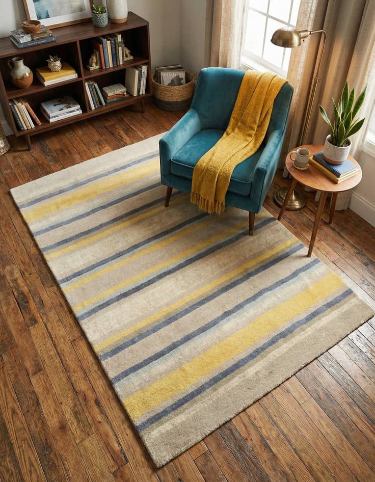 Detail image of 4' x 5' 7 Luna Wool Rug