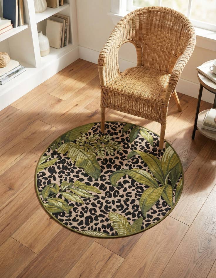 Detail image of 3' x 3' Washable Botanical Indoor / Outdoor Round Rug