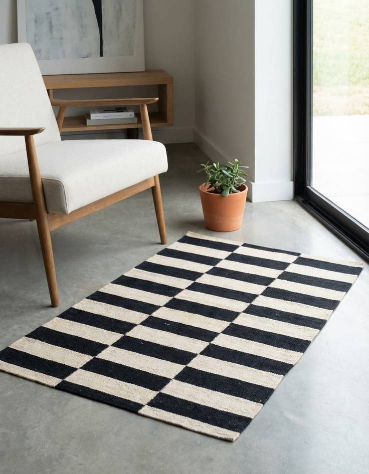 Detail image of 2' 7 x 4' Hand Woven Kilim Modern Wool Rug