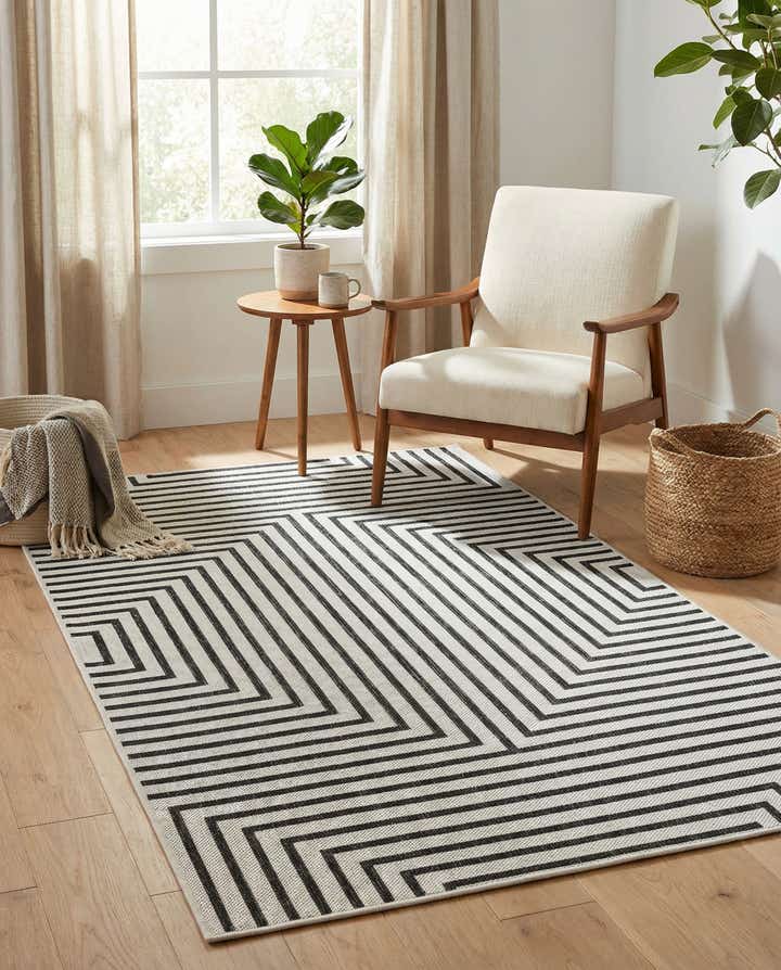 4' x 6' Easy-Clean Modern Indoor / Outdoor Rug