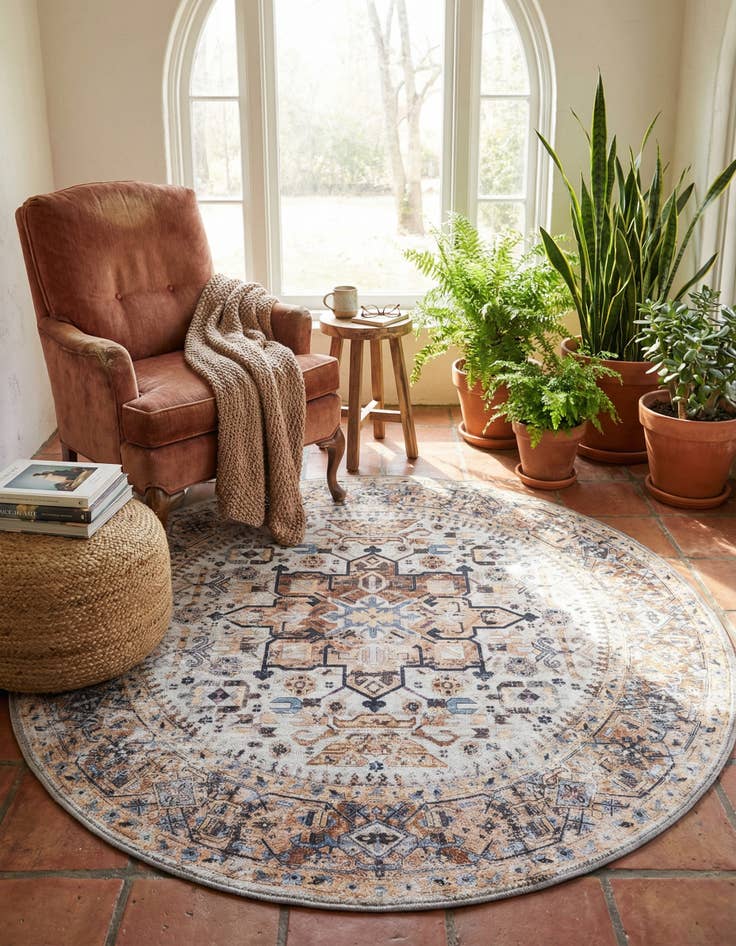 Detail image of 4' x 4' Washable Yara Round Rug
