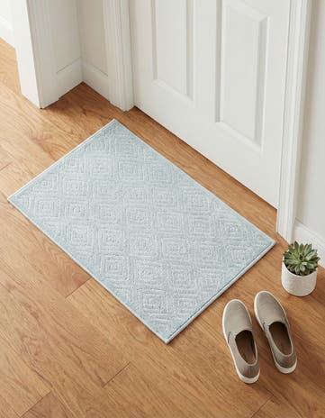 2' x 3' Easy-Clean Sabrina Soto Indoor / Outdoor Rug