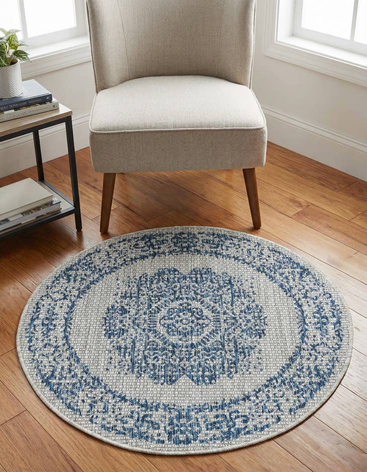 Detail image of 3' x 3' Easy-Clean Traditional Indoor / Outdoor Round Rug