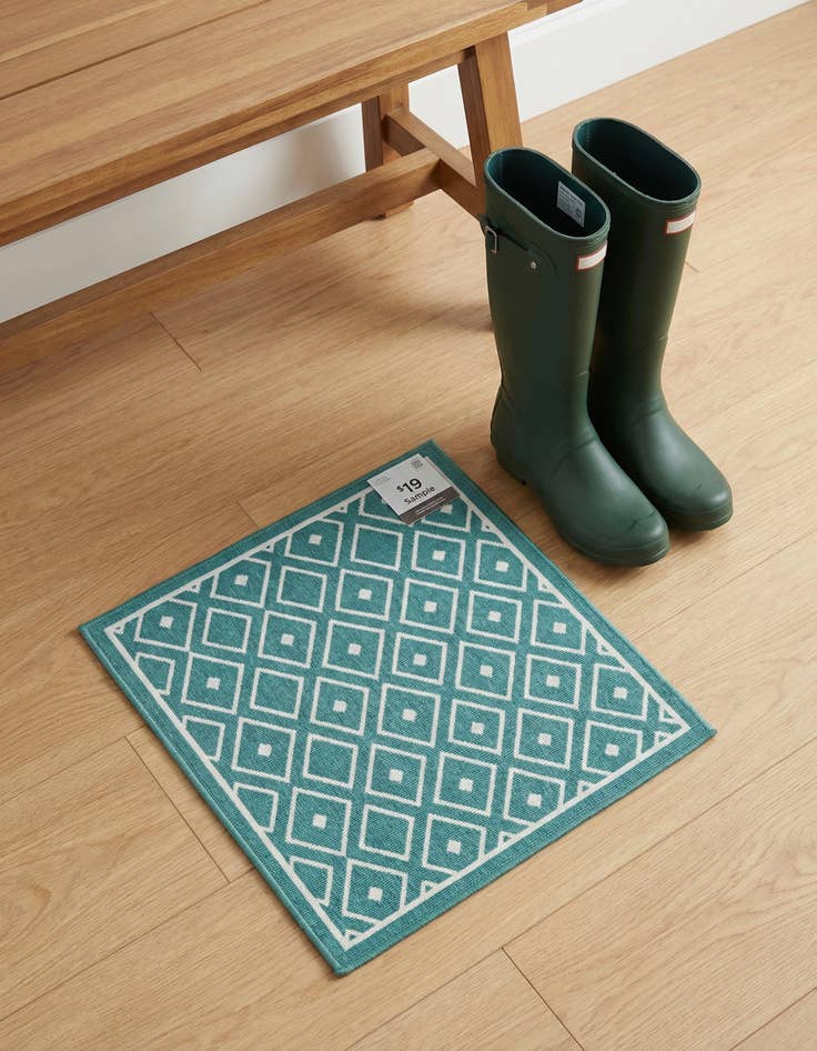 Detail image of 1' 3 x 1' 3 Washable Lattice Indoor / Outdoor Sample Rug