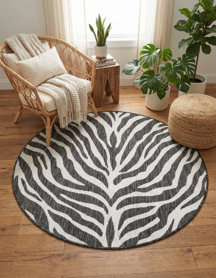 Detail image of 4' x 4' Washable Safari Indoor / Outdoor Round Rug
