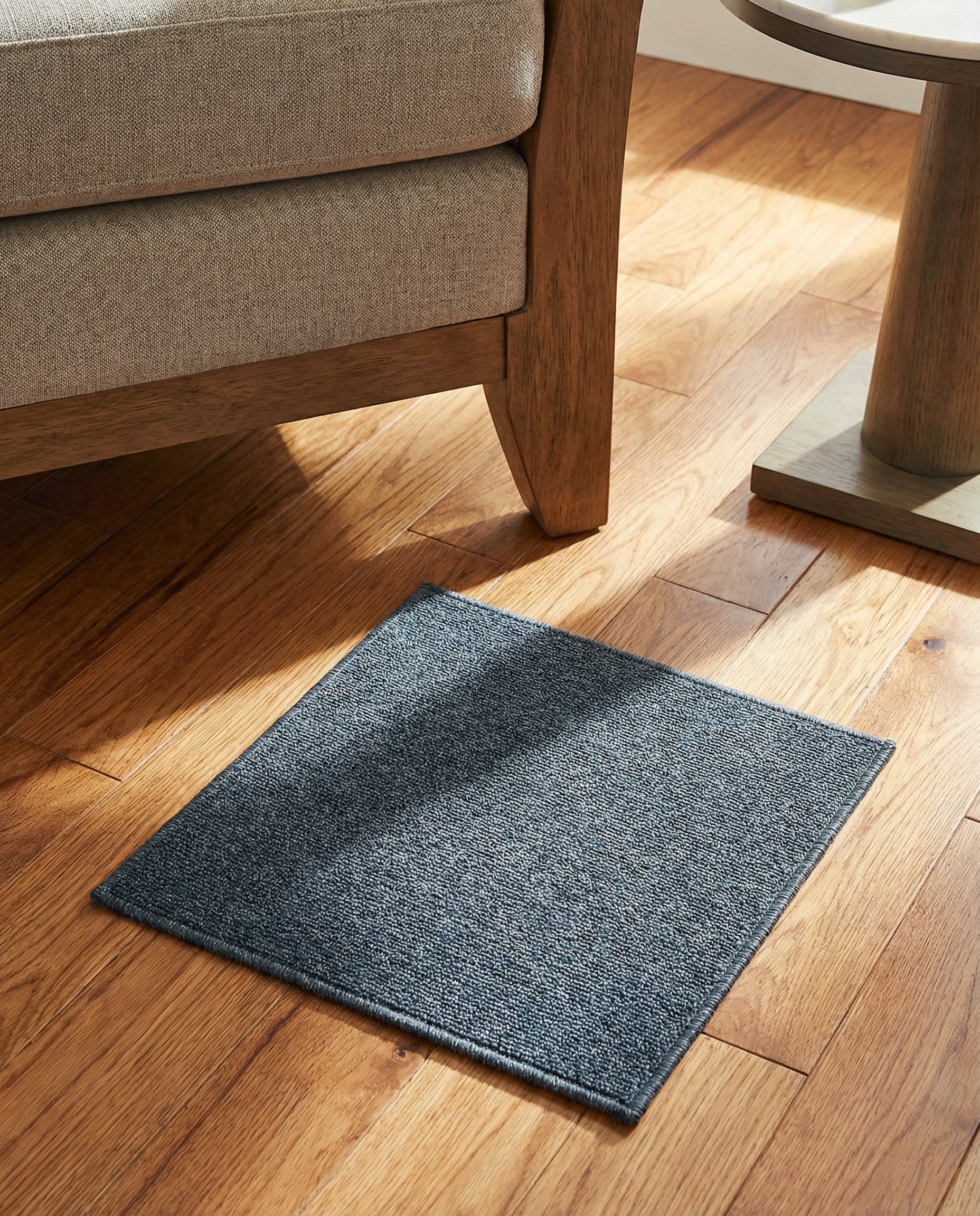 1' 4 x 1' 4 Everyday Solid Sample Rug