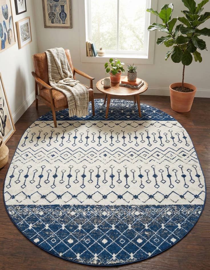 Detail image of 7' 10 x 10' Moroccan Trellis Oval Rug