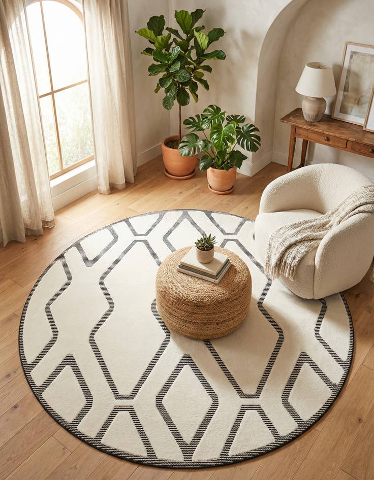 Detail image of 7' 10 x 7' 10 Prismatic Round Rug