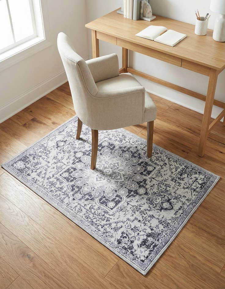 Detail image of 3' 3 x 5' 3 Washable Renaissance Rug