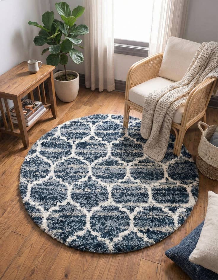 Detail image of 5' x 5' Lagom Shag Round Rug