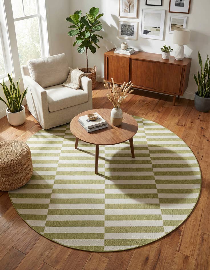 Detail image of 7' 10 x 7' 10 Easy-Clean Striped Indoor / Outdoor Round Rug