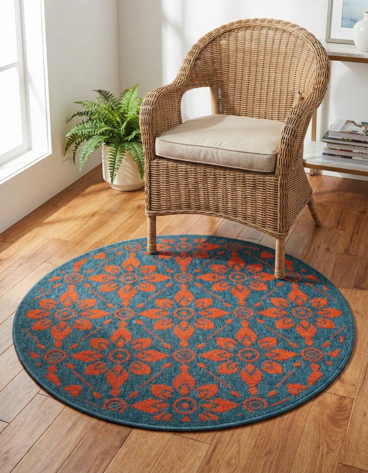 Detail image of 3' x 3' Easy-Clean Trellis Indoor / Outdoor Round Rug