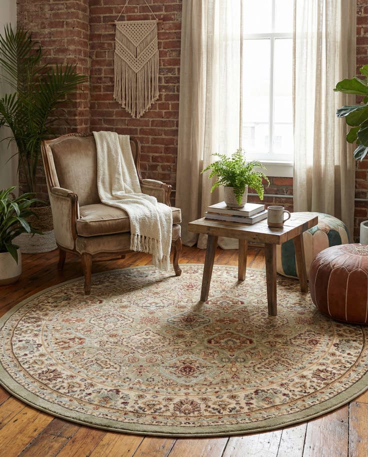 Detail image of 7' 10 x 7' 10 Classic Agra Round Rug