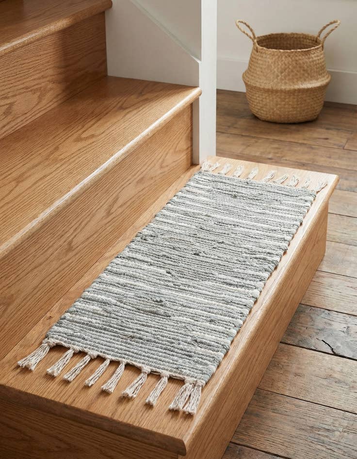 Detail image of 0' 9 x 2' 6  Hand Woven Chindi Cotton Stair Rug