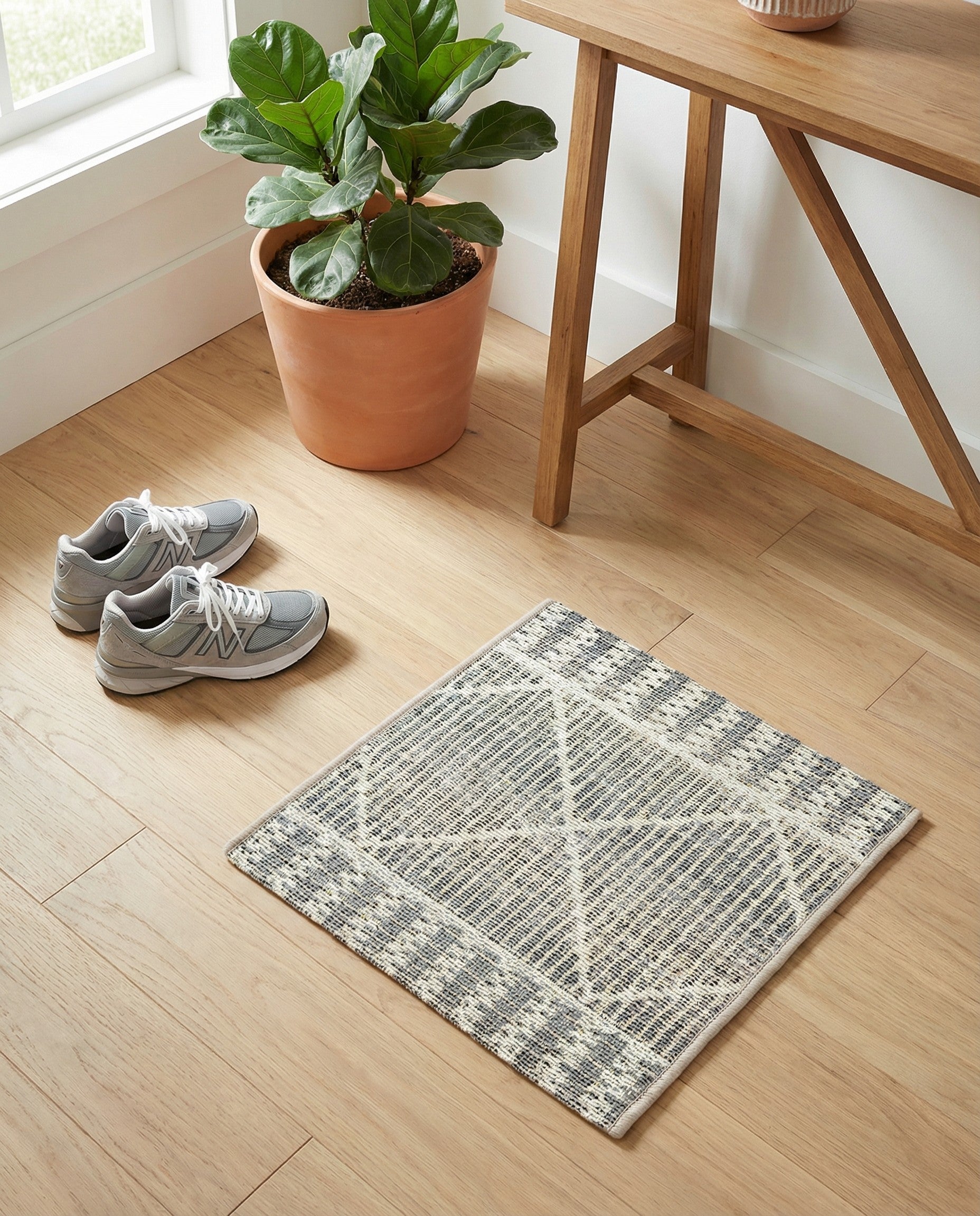 1' 4 x 1' 4 Easy-Clean Trellis Indoor / Outdoor Sample Rug