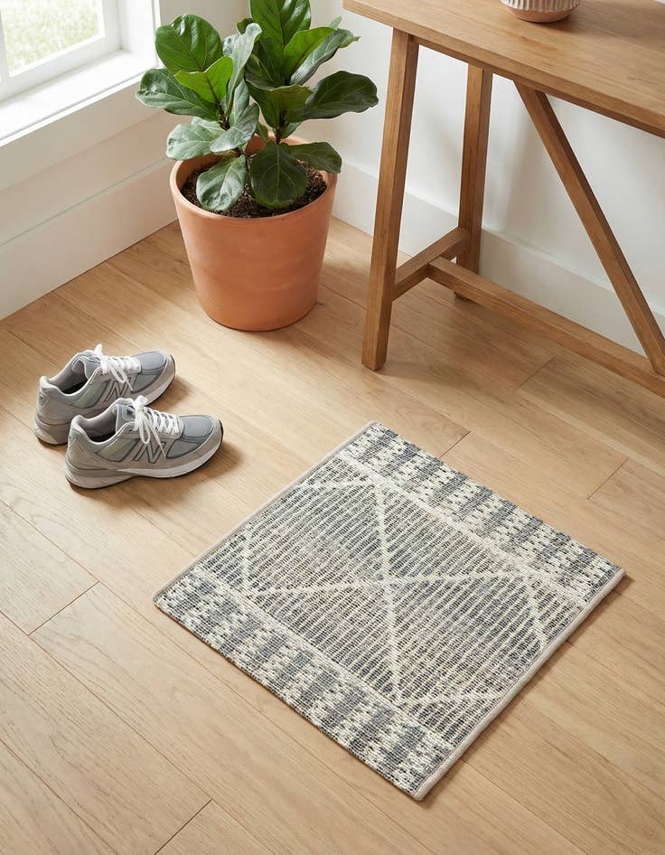 Detail image of 1' 4 x 1' 4 Washable Lattice Indoor / Outdoor Sample Rug
