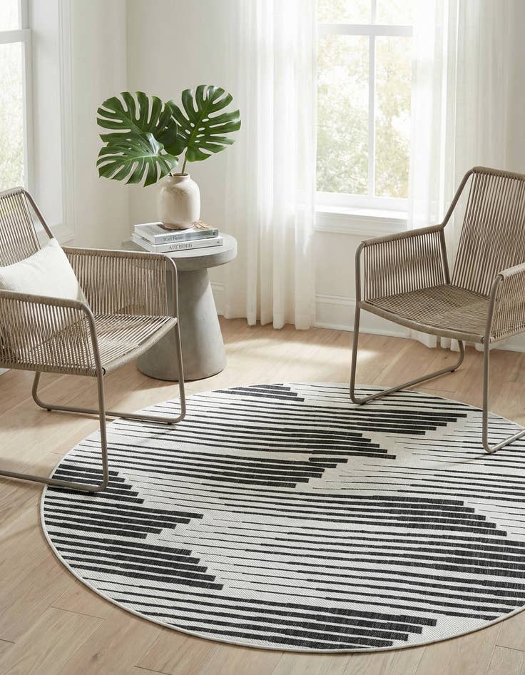 Detail image of 6' 1 x 6' 1 Washable Modern Indoor / Outdoor Round Rug