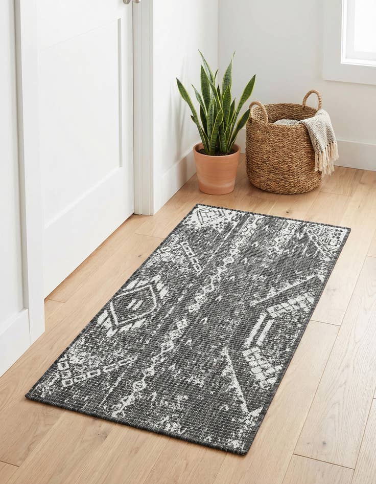 Detail image of 2' x 4' Easy-Clean Bohemian Indoor / Outdoor Runner Rug