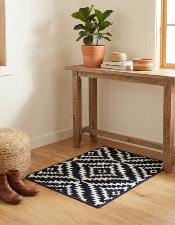 2' x 3' Easy-Clean Sabrina Soto Indoor / Outdoor Rug
