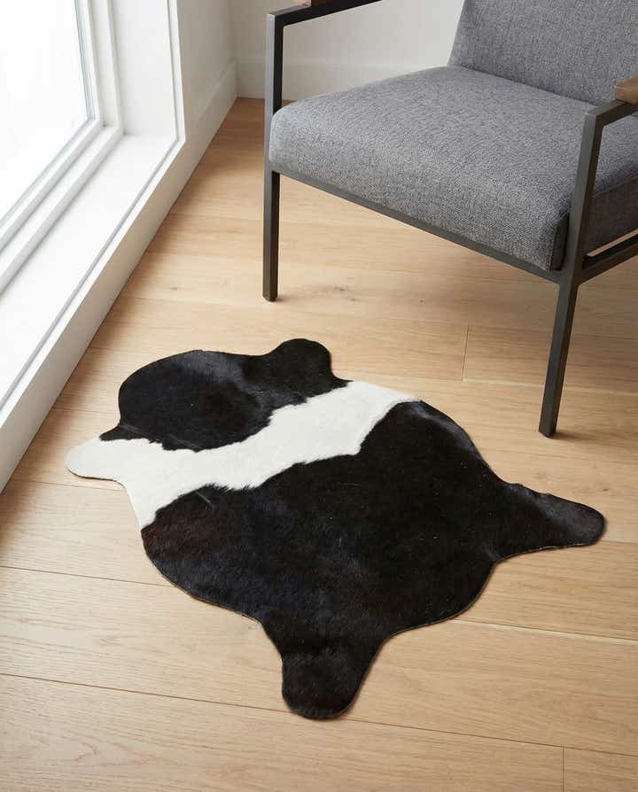2' 1 x 2' 10 Cowhide Leather Rug