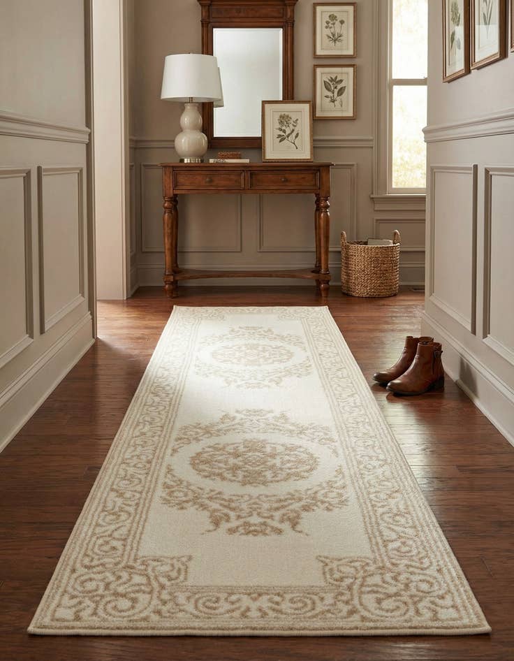 Detail image of 2' x 7' Hermitage Runner Rug