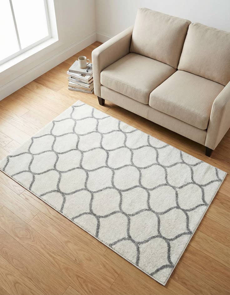 Detail image of 3' x 5' 3 Lattice Frieze Rug