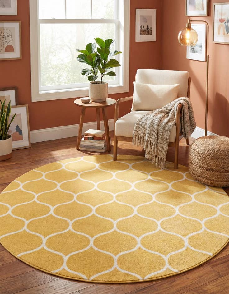 Detail image of 7' 10 x 7' 10 Lattice Frieze Round Rug